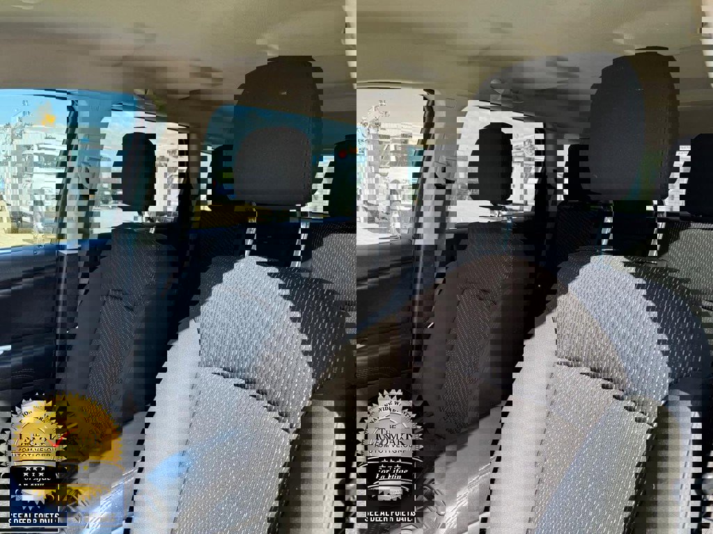 Used 2019 Dodge Journey SE FWD image 9