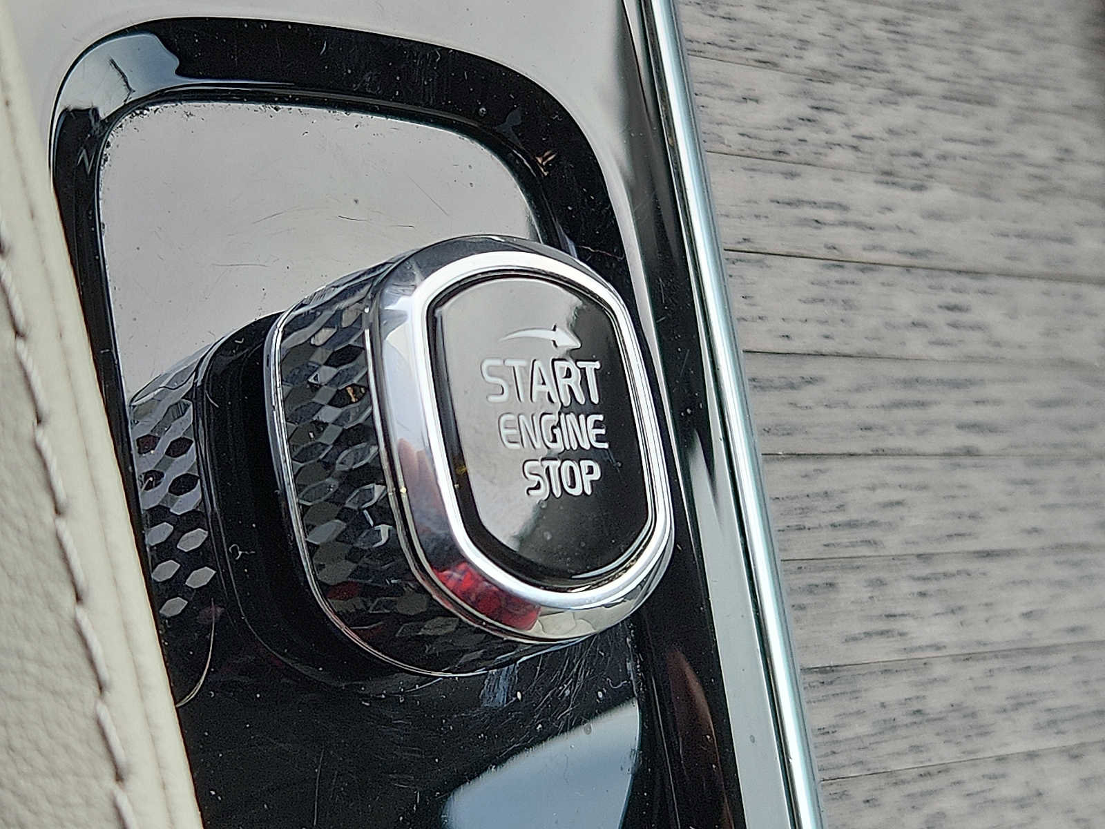 Certified 2024 Volvo XC90 B5 Plus w/ Protection Package Premier image 23