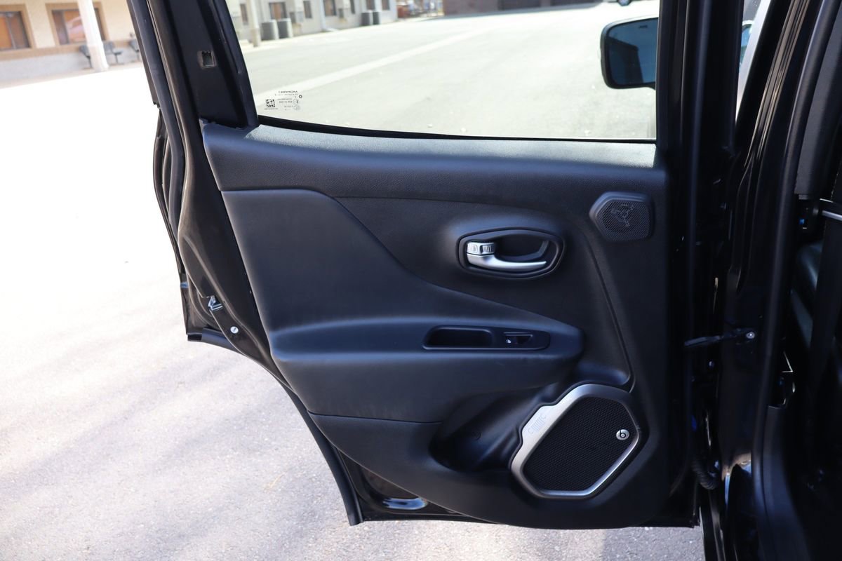 Used 2018 Jeep Renegade Limited w/ UConnect 8.4 Nav Group AWD/4WD image 24