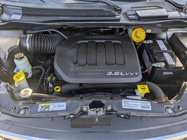 Used 2014 Chrysler Town & Country Touring image 24