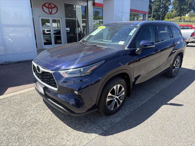 Certified 2021 Toyota Highlander XLE AWD/4WD image 4