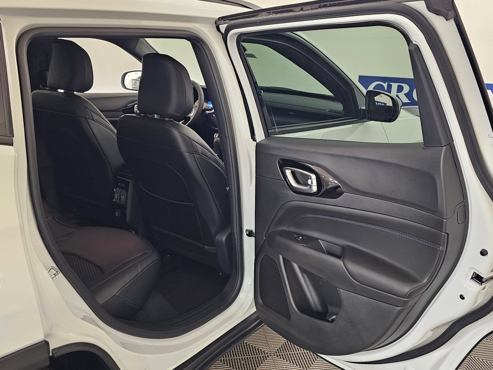 New 2026 Jeep Compass Latitude AWD/4WD image 32