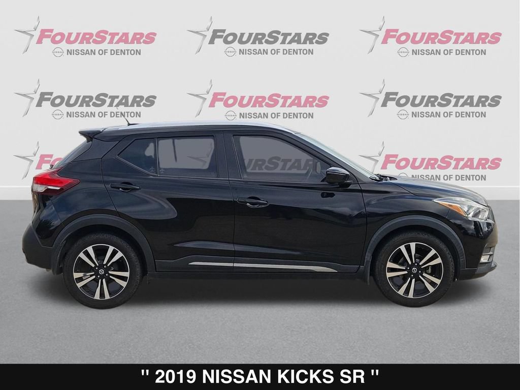 Used 2019 Nissan Kicks SR w/ SR Premium Package FWD image 3