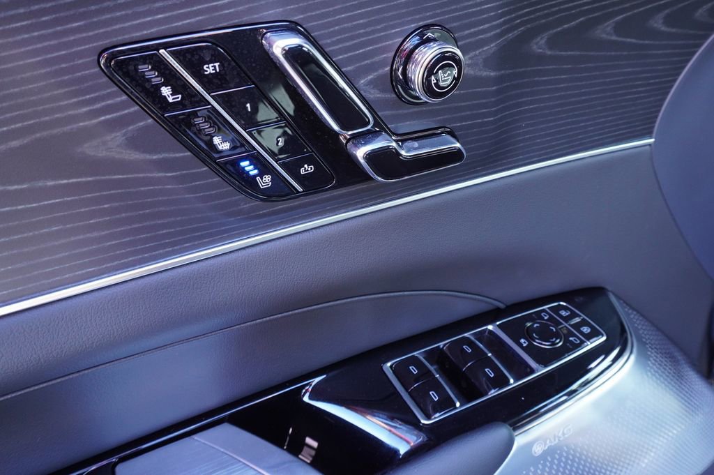 New 2026 Cadillac Lyriq V image 15