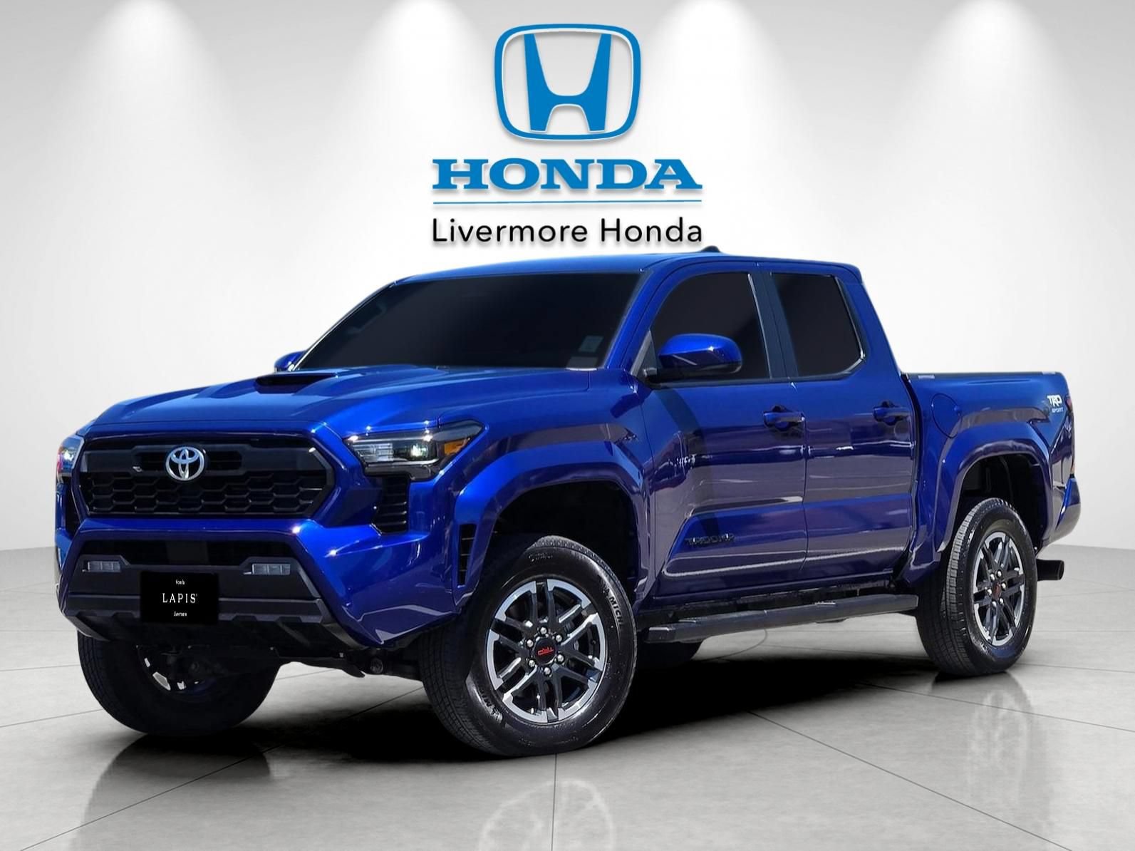 Used 2025 Toyota Tacoma TRD Sport AWD/4WD image 2