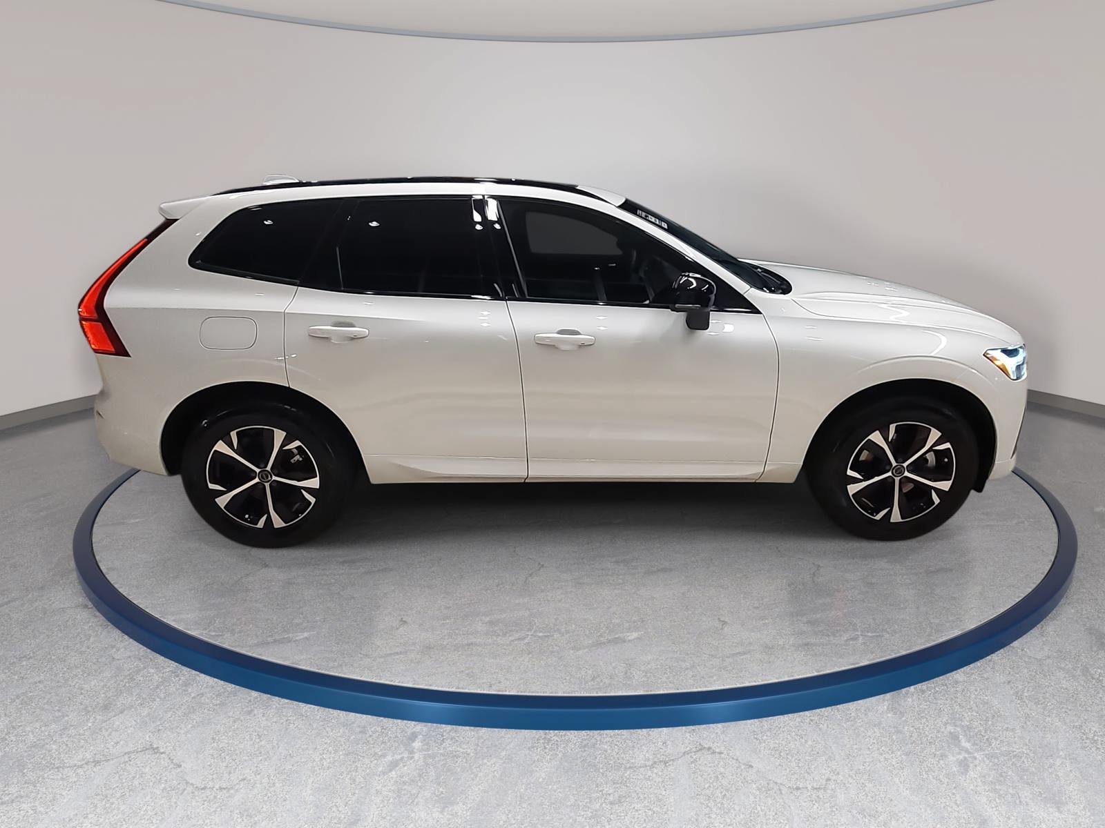 Used 2026 Volvo XC60 B5 Core AWD/4WD image 4