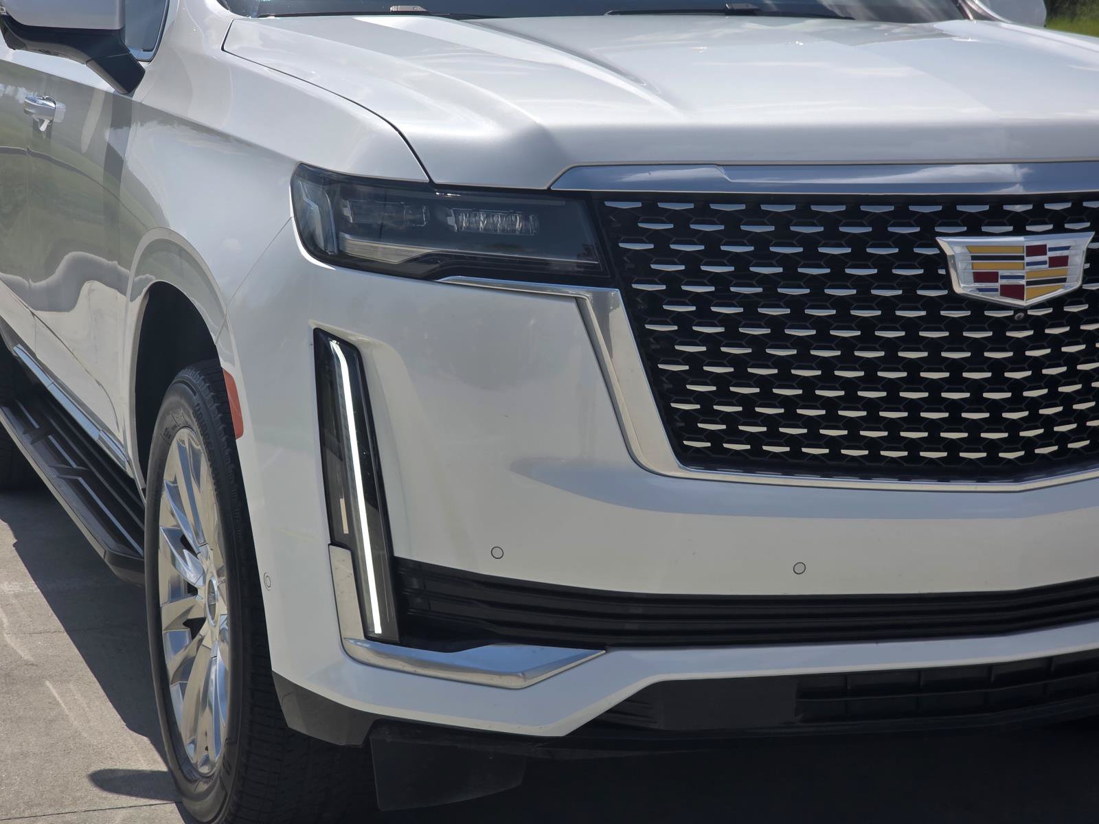 Used 2023 Cadillac Escalade Premium Luxury RWD image 9
