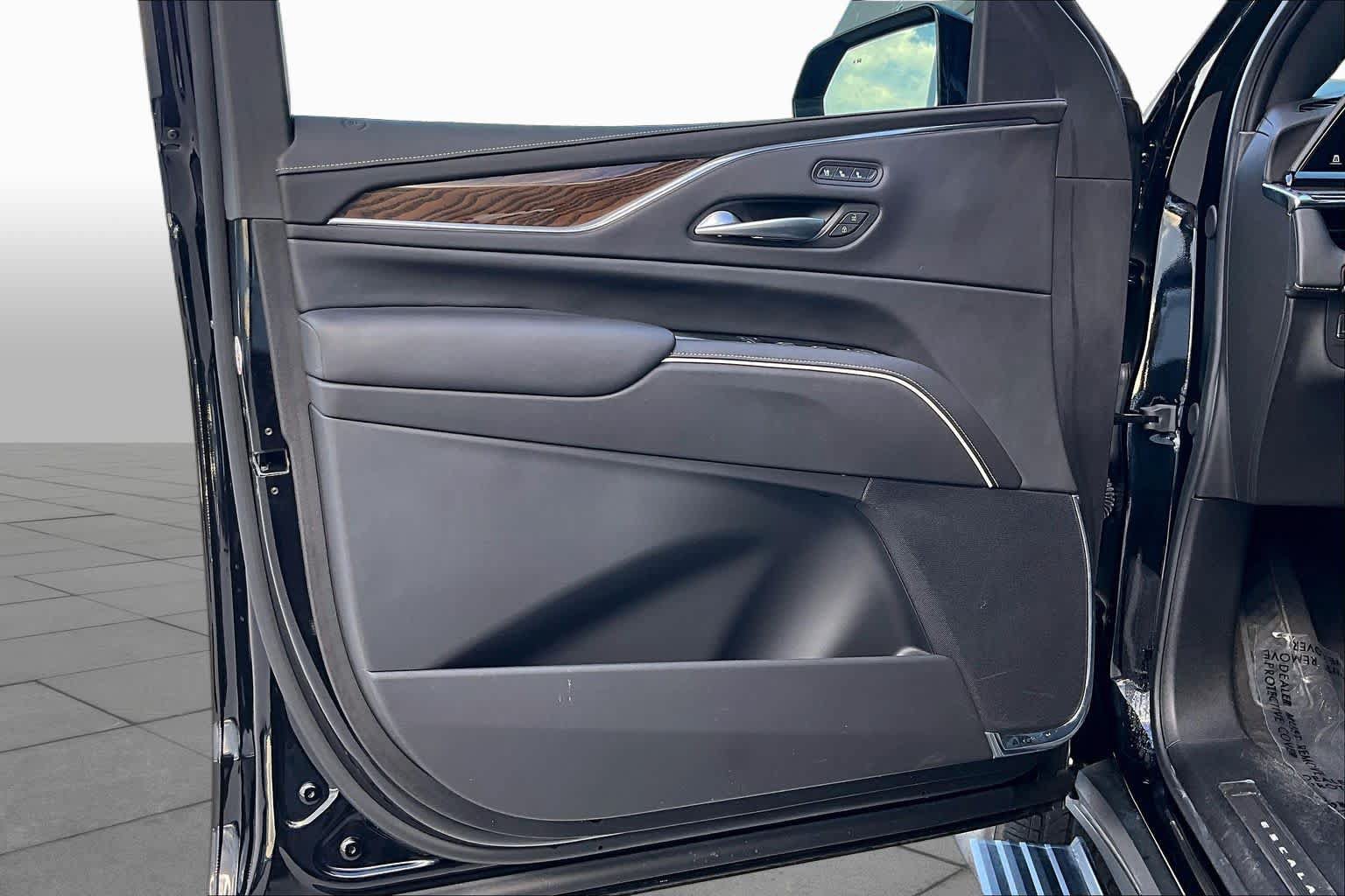 Used 2023 Cadillac Escalade ESV Premium Luxury Platinum AWD/4WD image 19