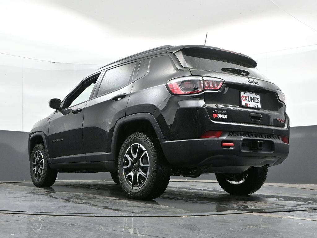 New 2026 Jeep Compass Trailhawk w/ Trailer Tow Group AWD/4WD image 47