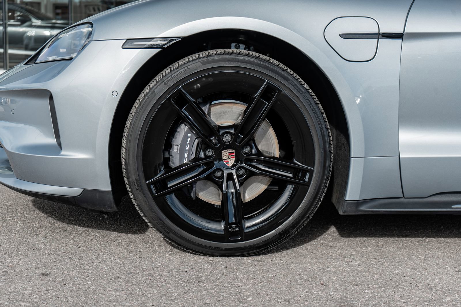 Used 2025 Porsche Taycan image 6