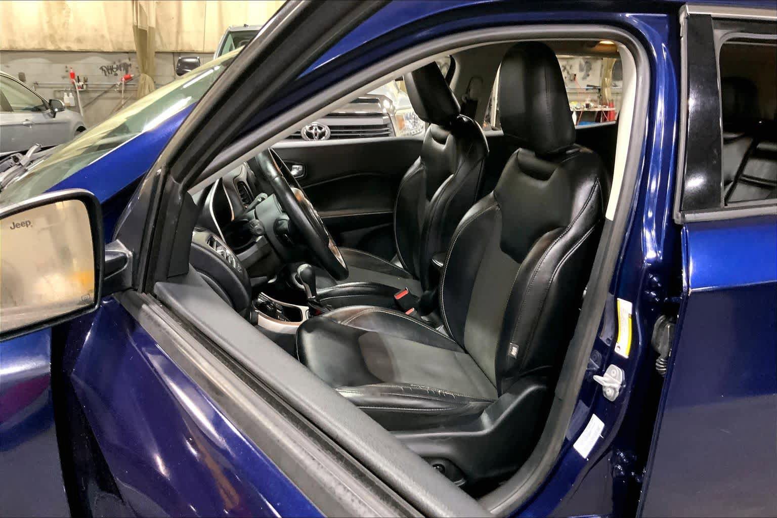 Used 2018 Jeep Compass Latitude w/ Popular Equipment Group AWD/4WD image 8
