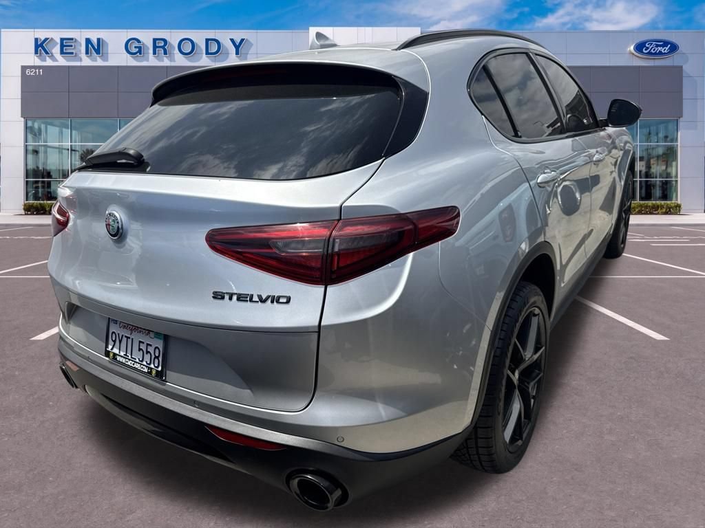 Used 2020 Alfa Romeo Stelvio w/ Nero Edizione RWD image 4