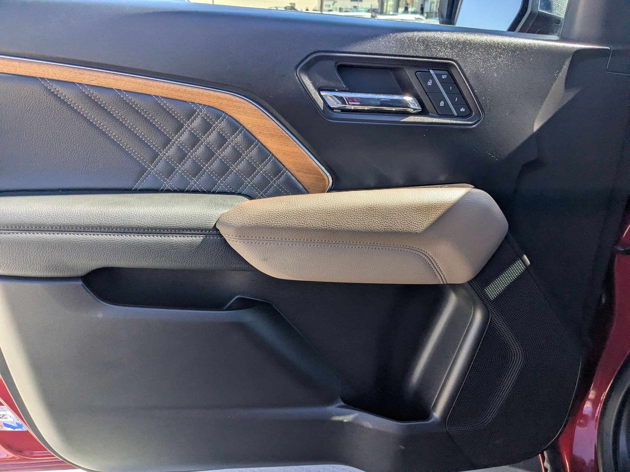 Used 2024 GMC Canyon Denali image 14