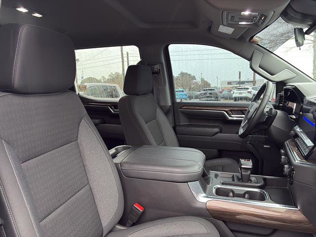 Used 2024 Chevrolet Silverado 1500 LT Trail Boss w/ Convenience Package II image 9