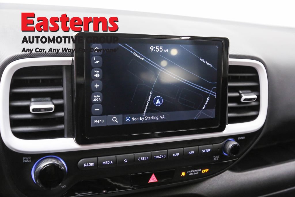 Used 2023 Hyundai Venue Limited FWD image 19