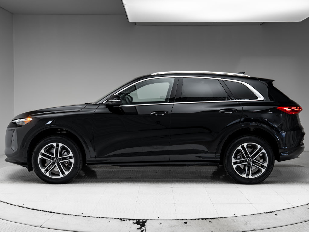 Certified 2025 Audi Q5 Premium w/ Convenience Package AWD/4WD image 2