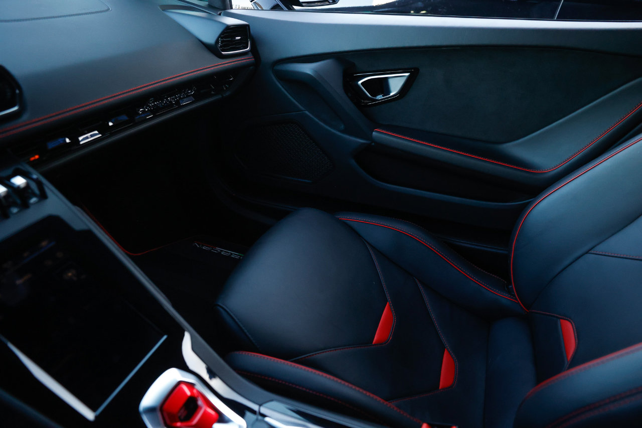 Used 2020 Lamborghini Huracan EVO image 19