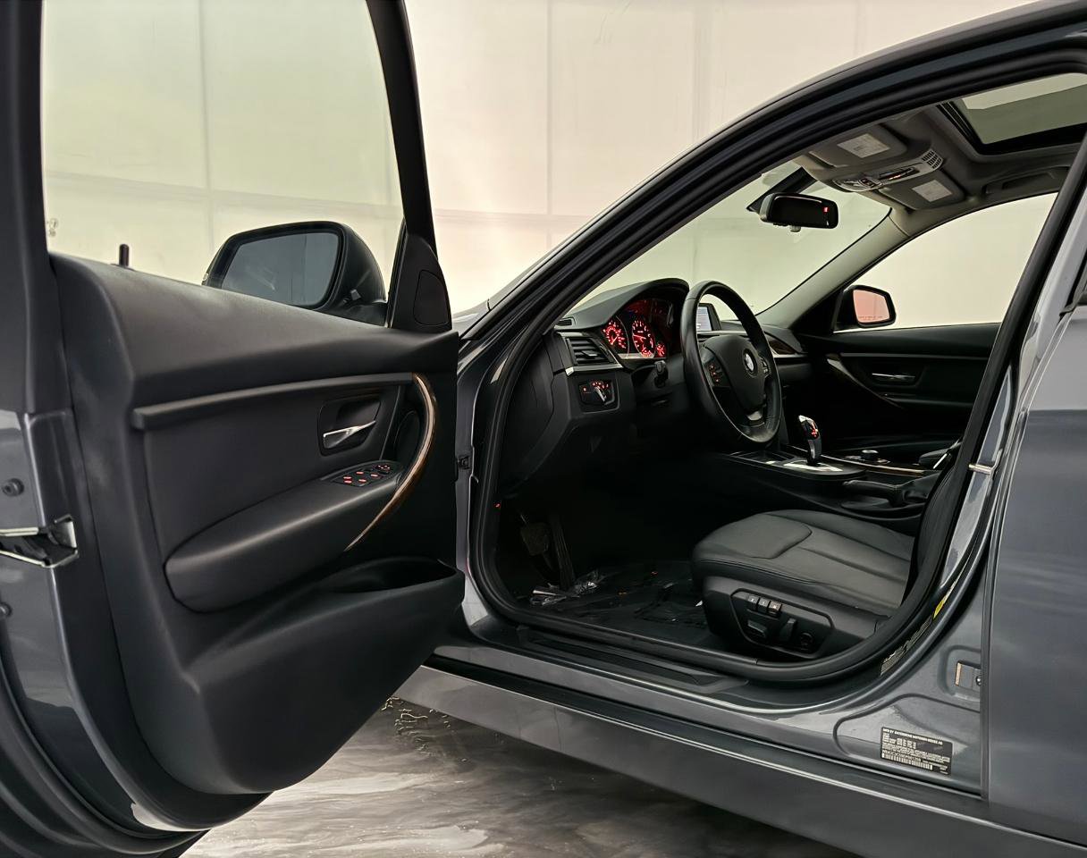 Used 2014 BMW 320i xDrive Sedan AWD/4WD image 16