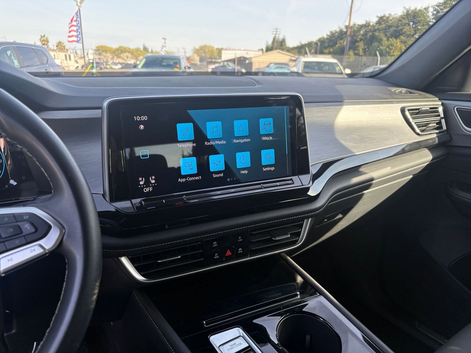 Used 2025 Volkswagen Atlas Cross Sport SE image 17