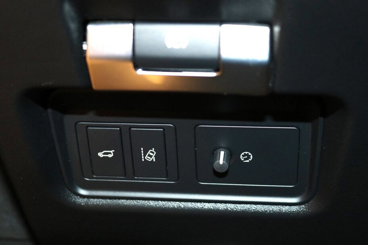 Used 2020 Jaguar E-PACE SE image 52