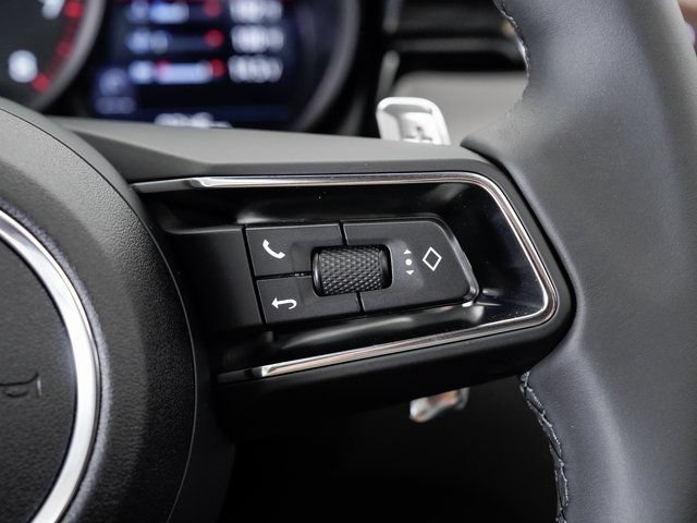 Certified 2025 Porsche Macan AWD/4WD image 15