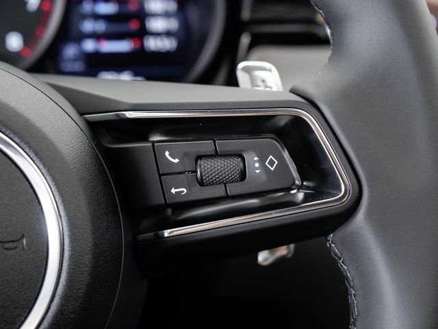 Certified 2025 Porsche Macan image 15