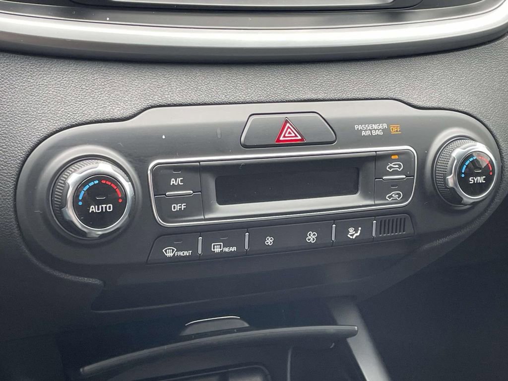 Used 2019 Kia Sorento LX image 26