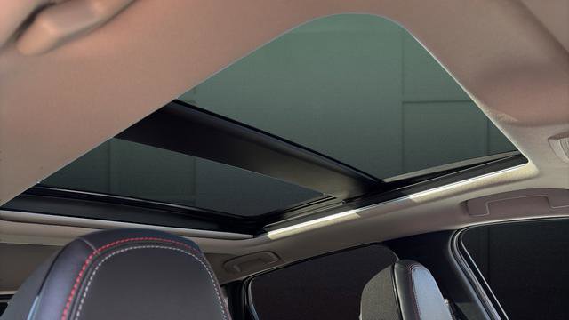 Used 2025 Nissan Kicks SR w/ SR Premium Package image 13