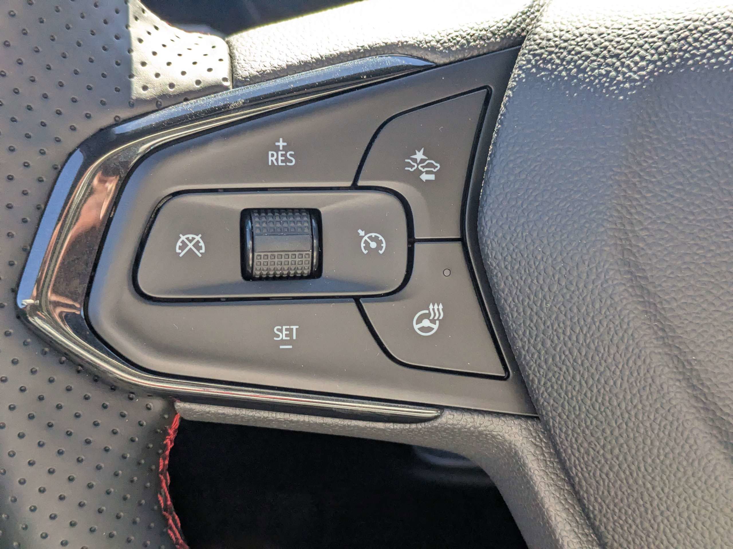 New 2026 Chevrolet Trax RS w/ Sunroof Package image 26