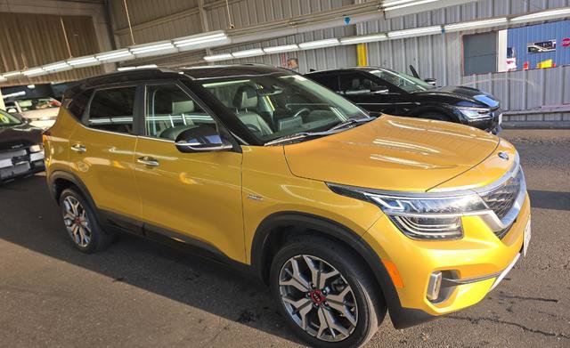 Used 2024 Kia Seltos SX w/ SX Sunroof Package AWD/4WD image 2