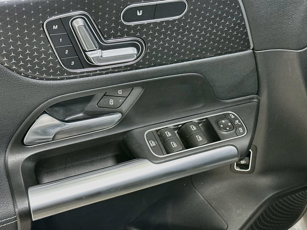 Certified 2024 Mercedes-Benz GLA 250 4MATIC image 18