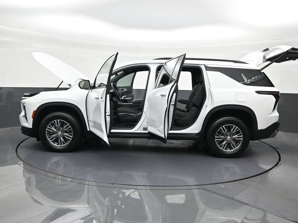 Used 2025 Chevrolet Traverse LT FWD image 35