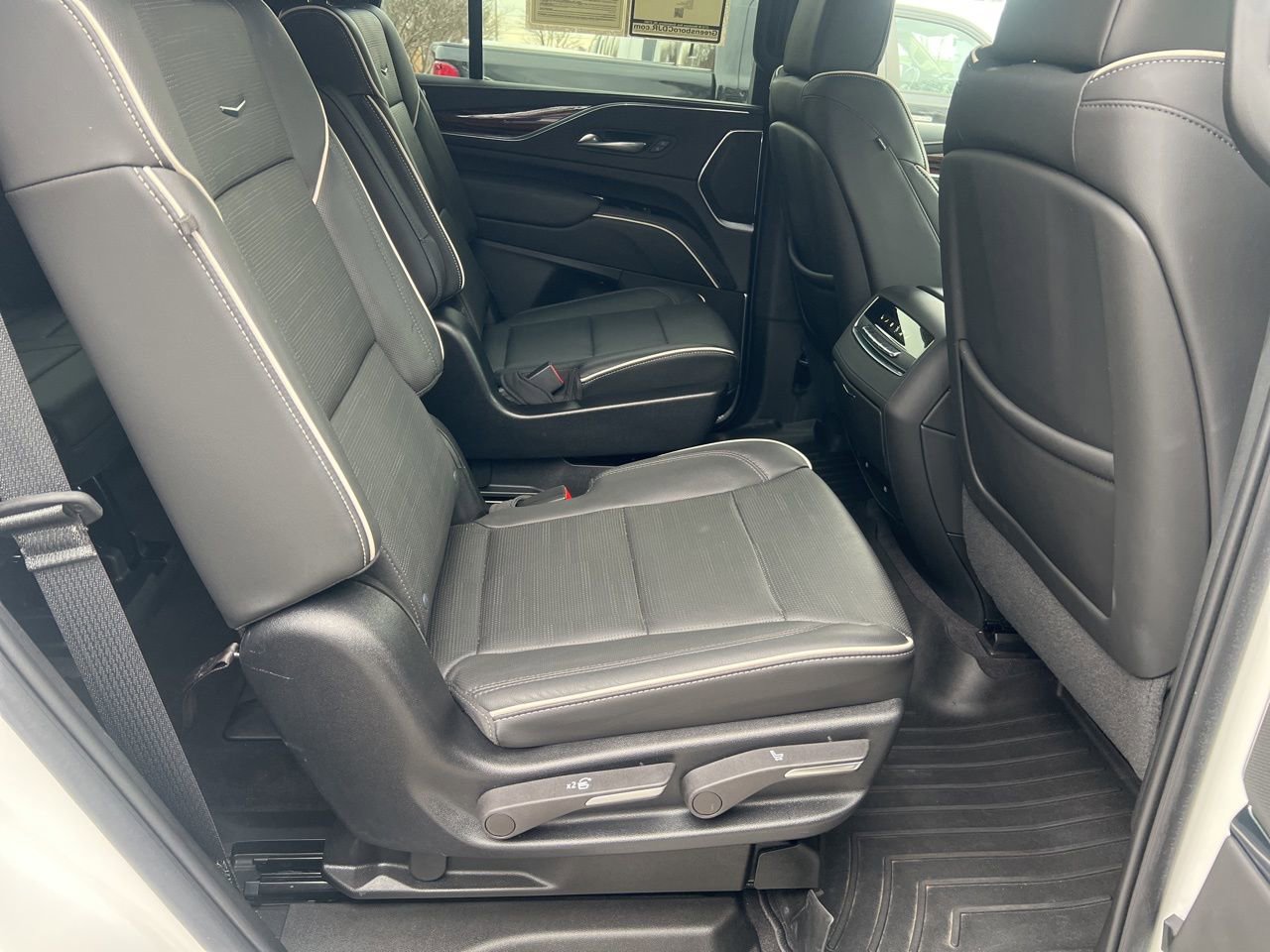 Used 2022 Cadillac Escalade Premium Luxury image 24