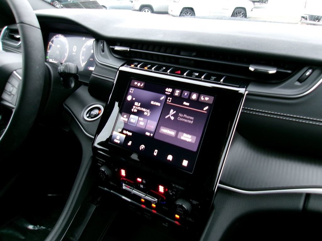 Certified 2024 Jeep Grand Cherokee Altitude image 14