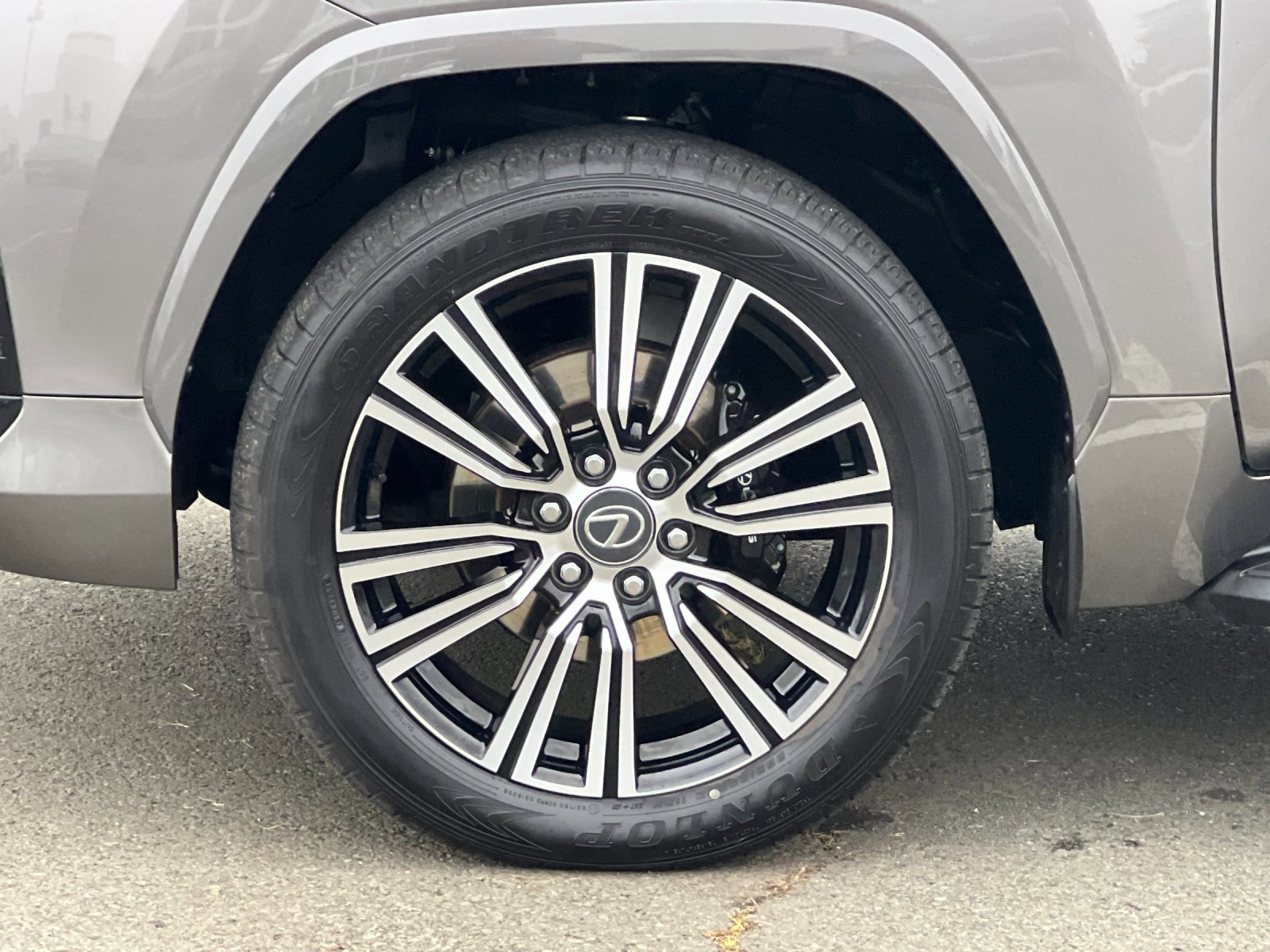 Used 2024 Lexus LX 600 4WD w/ Luxury Package image 25