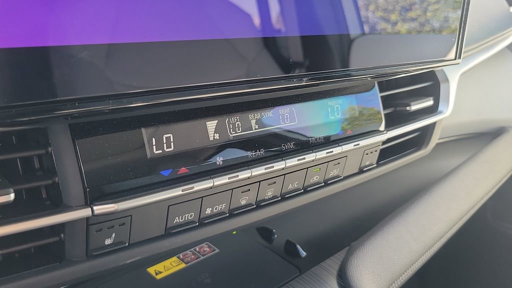 Certified 2025 Toyota Sienna XLE image 23