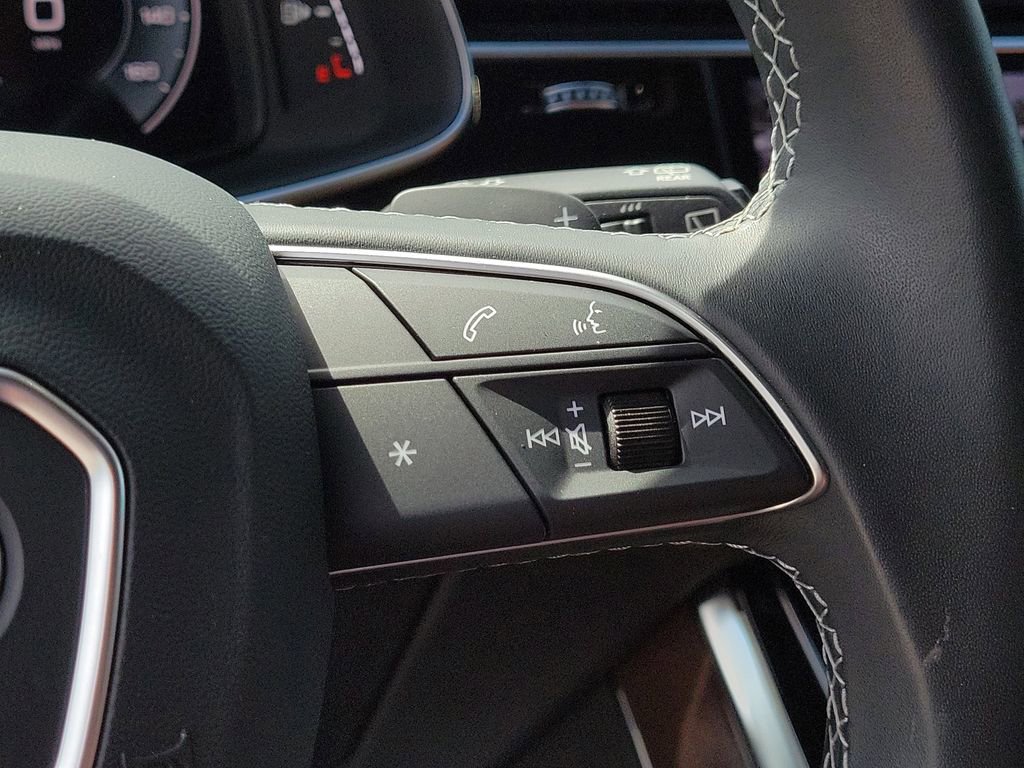 Used 2024 Audi Q8 Premium image 36