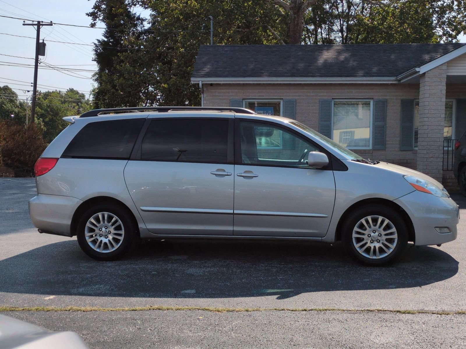 Used 2009 Toyota Sienna FWD image 7