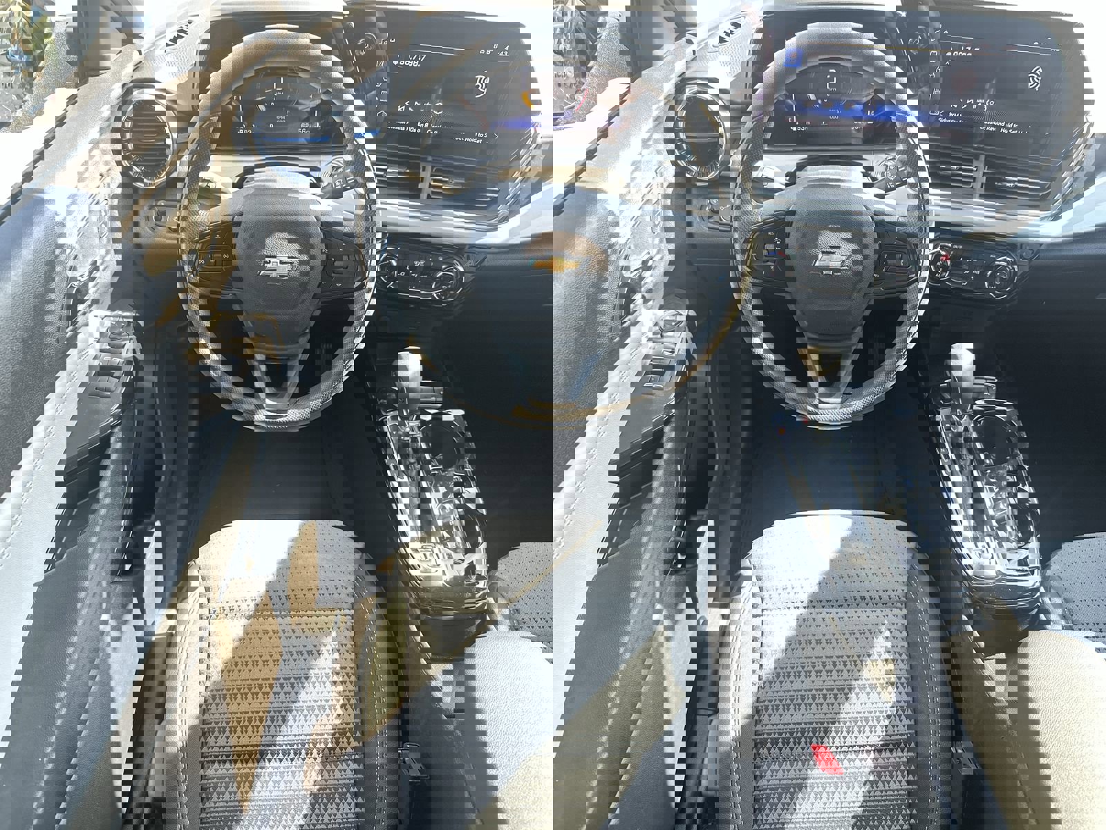 Used 2025 Chevrolet Trax LT image 17