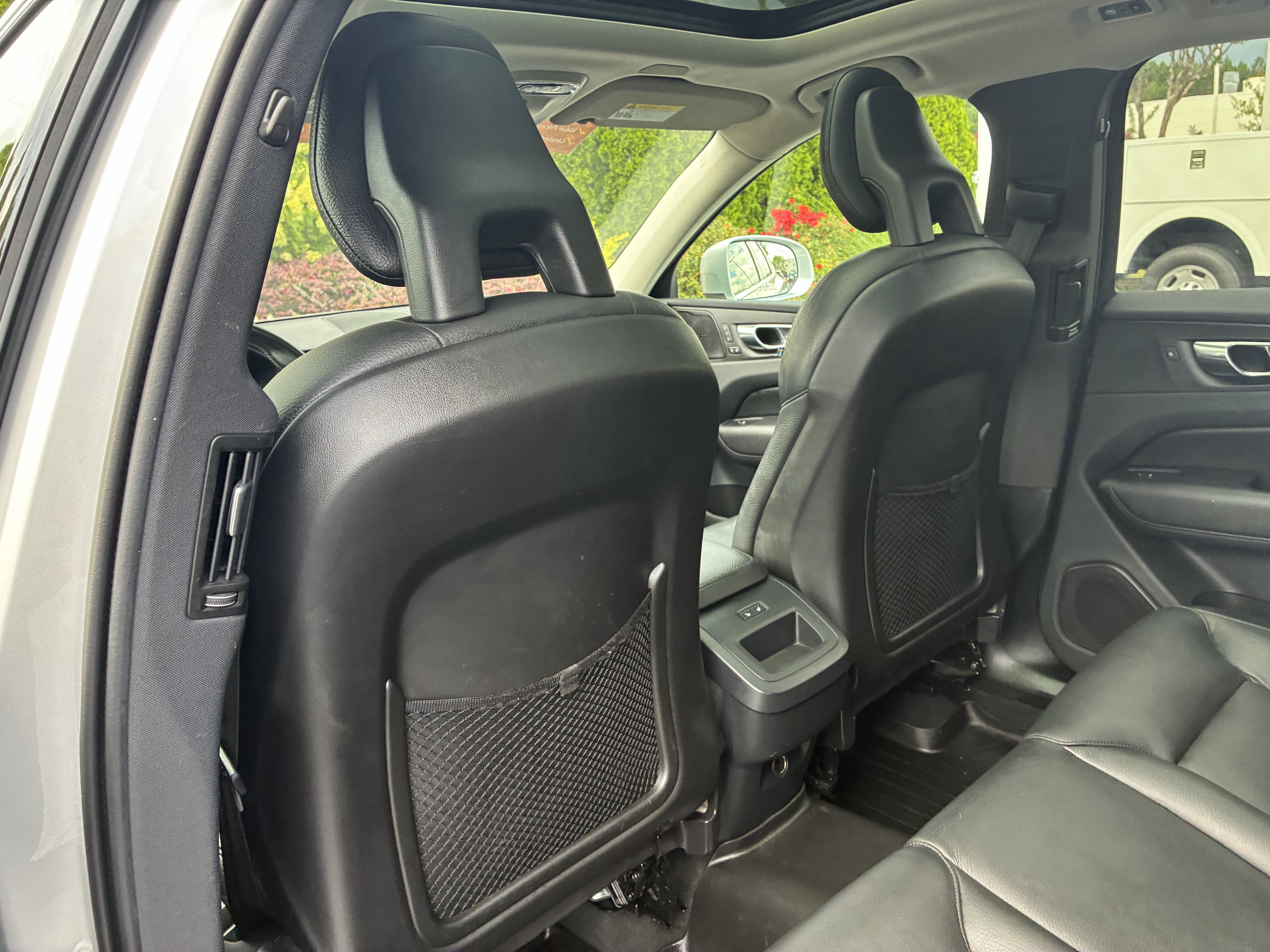 Used 2019 Volvo XC60 T5 Momentum w/ Multimedia Package AWD/4WD image 15