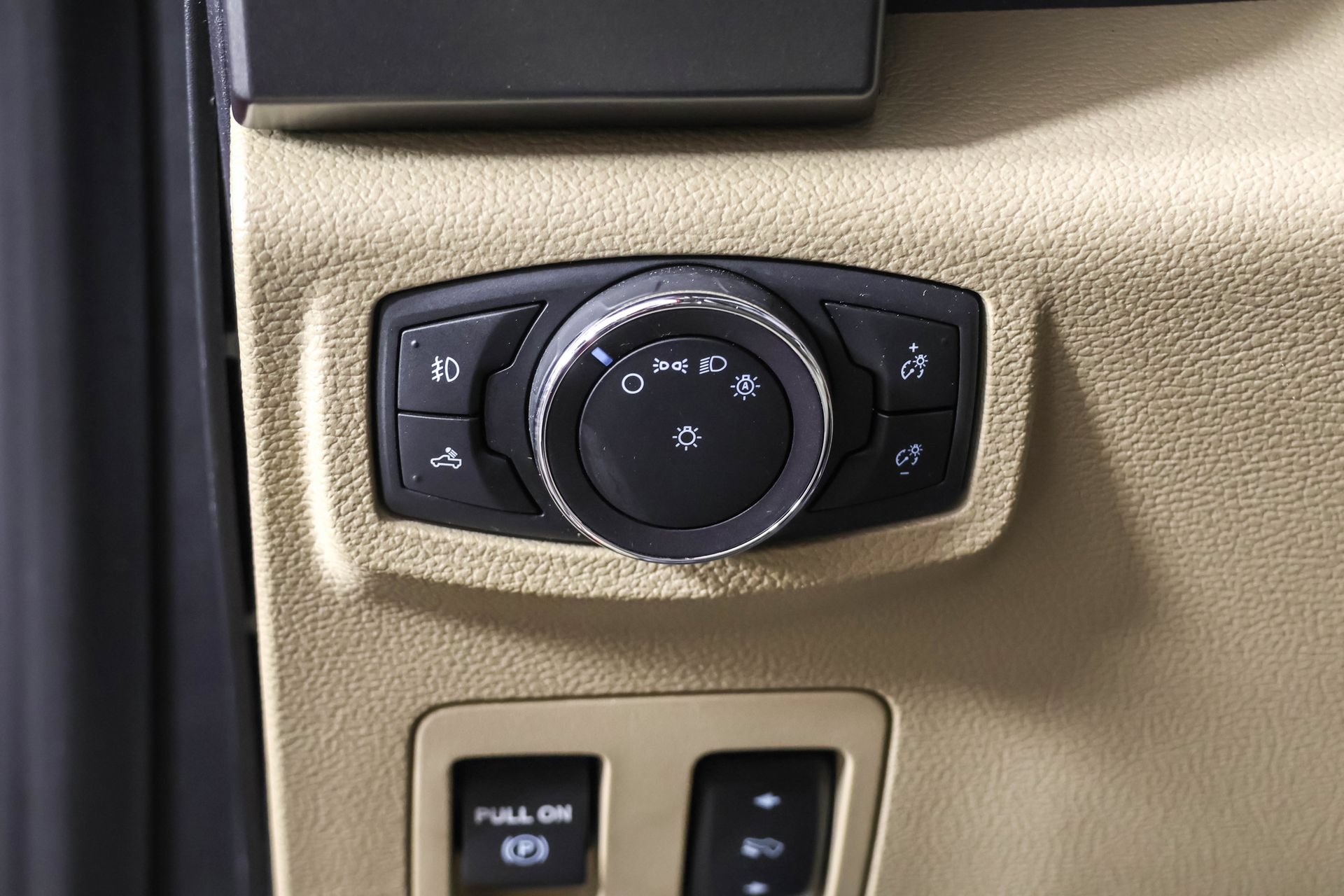 Used 2019 Ford F150 XLT w/ Equipment Group 302A Luxury AWD/4WD image 24