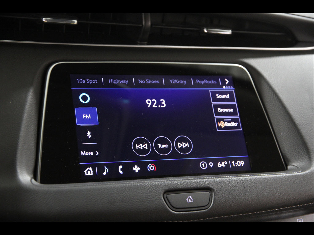 Used 2023 Cadillac XT4 Luxury w/ Cold Weather Package image 10