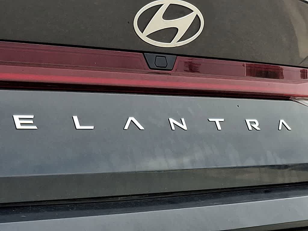 Used 2025 Hyundai Elantra Limited FWD image 33
