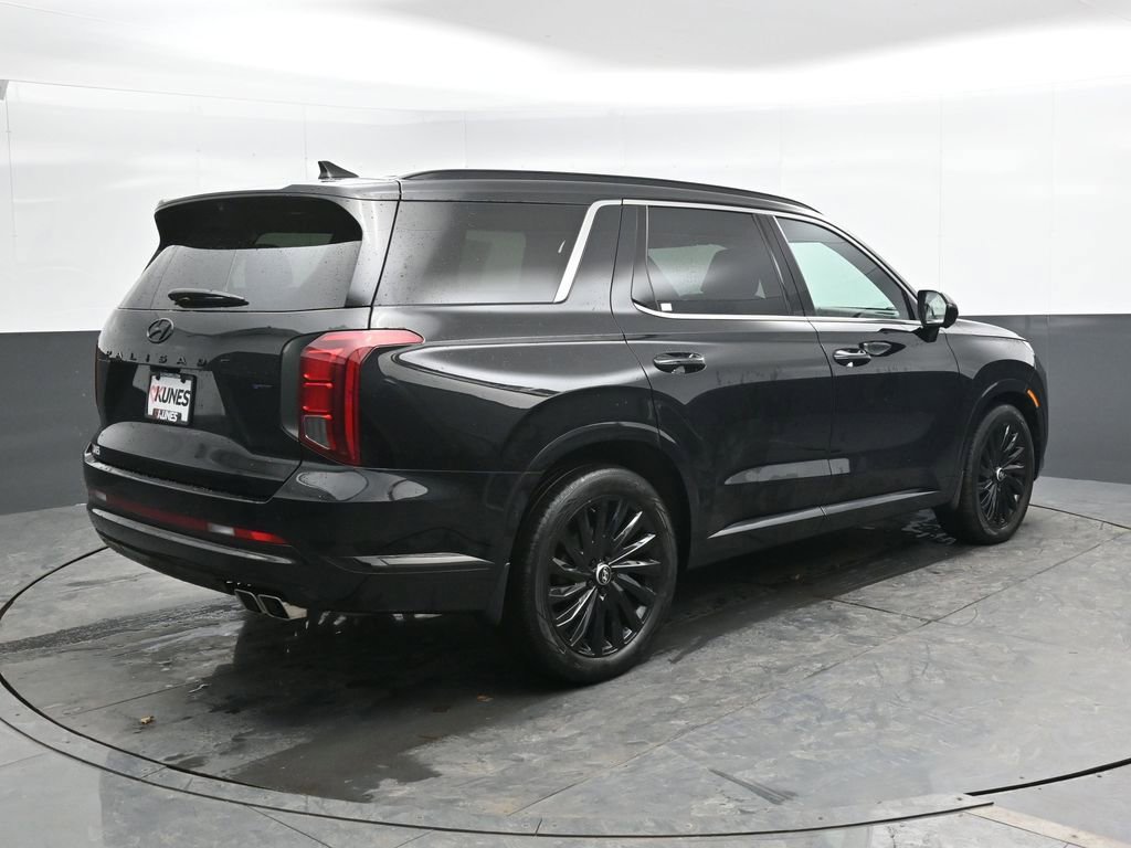 Used 2024 Hyundai Palisade Calligraphy image 3