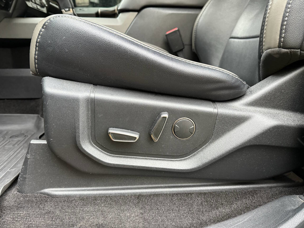 Used 2017 Ford F150 Raptor w/ Equipment Group 802A Luxury image 63