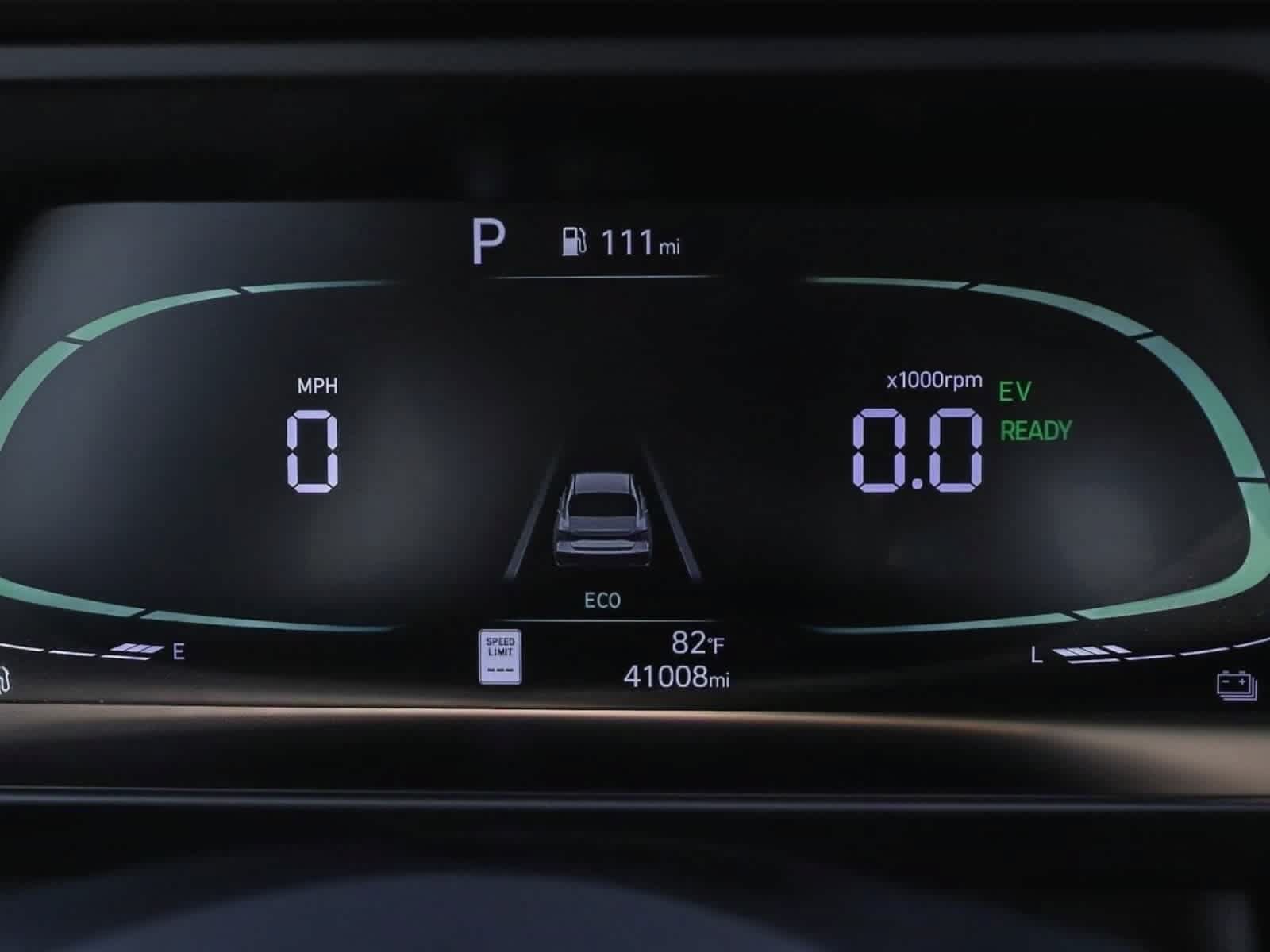 Used 2025 Hyundai Elantra Hybrid FWD image 32