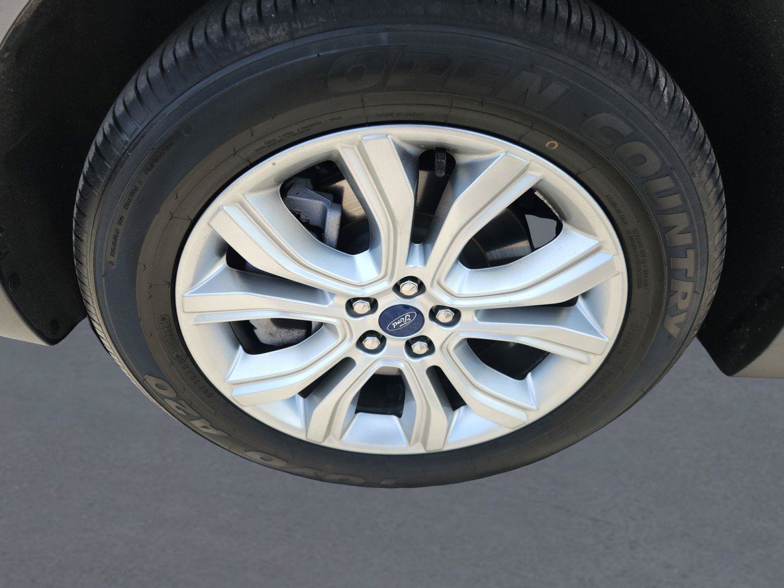 Used 2022 Ford Edge Titanium w/ Equipment Group 301A AWD/4WD image 9