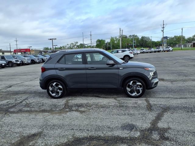 Used 2025 Hyundai Venue SEL FWD image 15