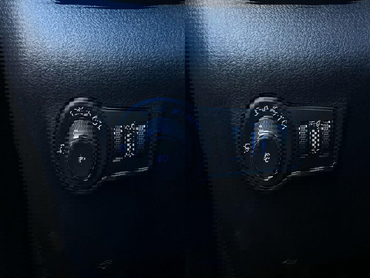 Used 2025 Jeep Compass Trailhawk image 21