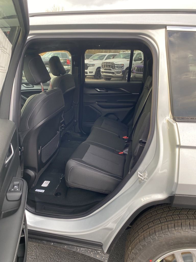 New 2025 Jeep Grand Cherokee Laredo X image 15